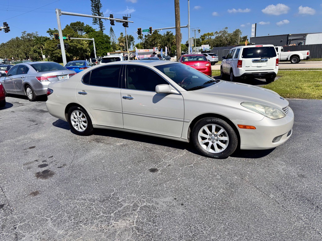 2004 Lexus ES Image 1