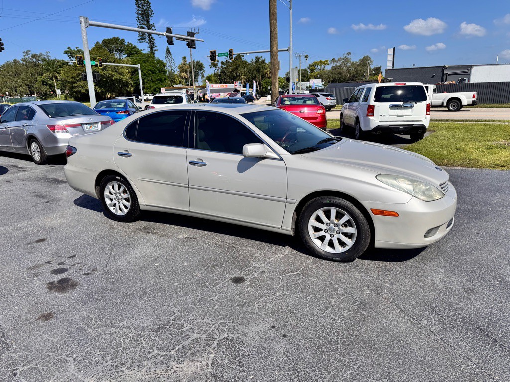 2004 Lexus ES Image 3
