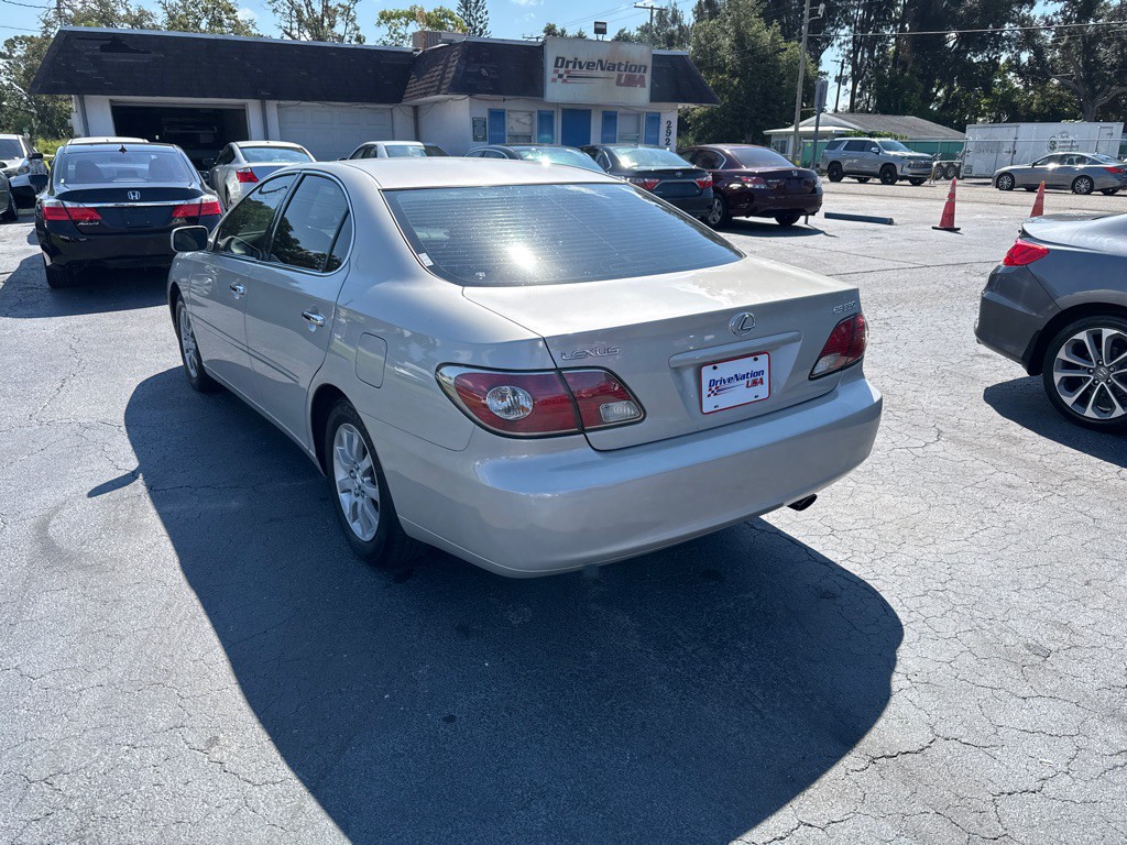 2004 Lexus ES Image 7