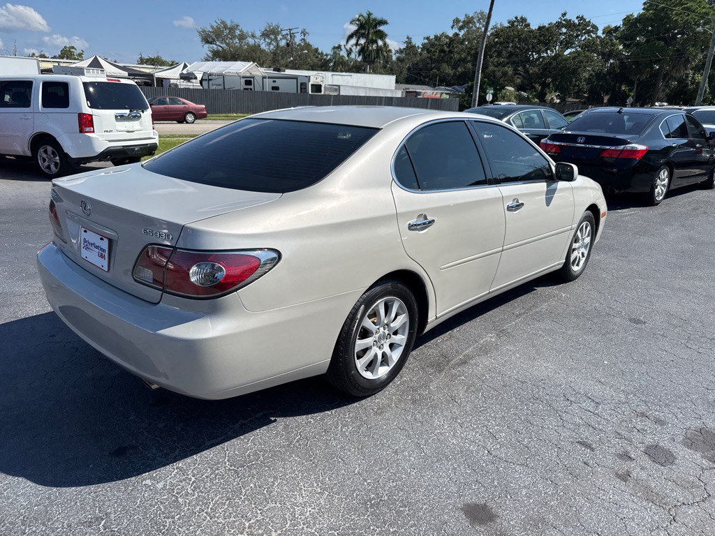 2004 Lexus ES Image 9