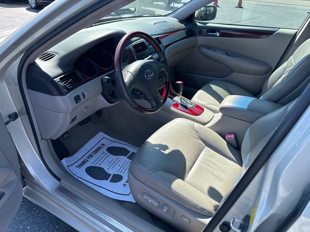 2004 Lexus ES Image 11