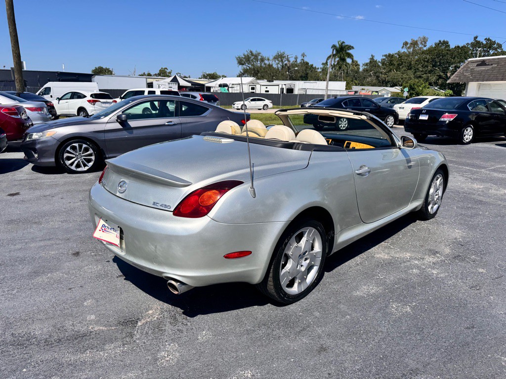 2005 Lexus SC Image 10