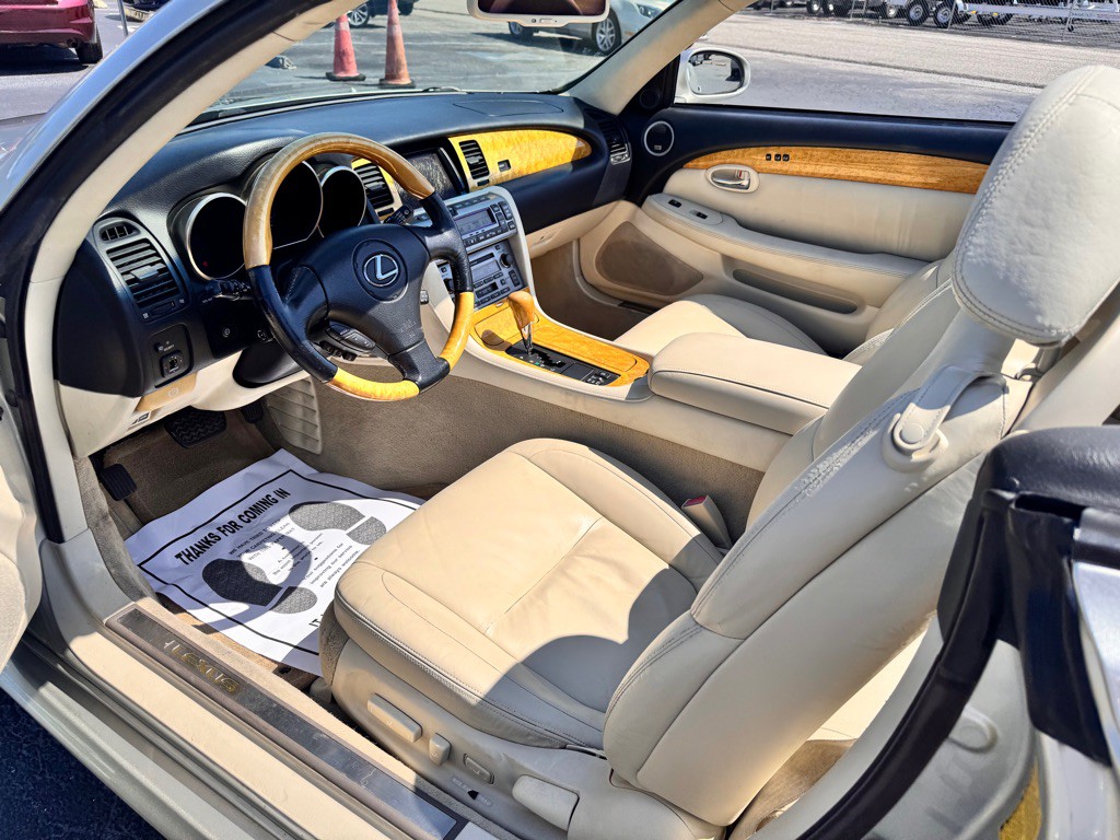 2005 Lexus SC Image 13