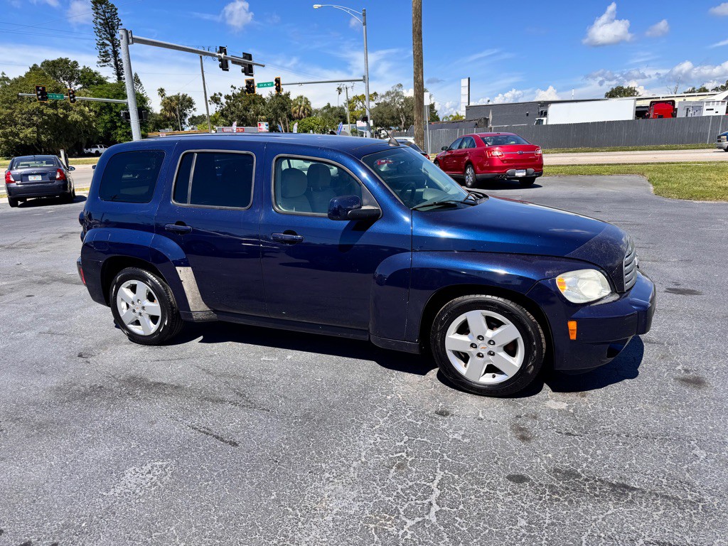 2011 Chevrolet HHR Image 1
