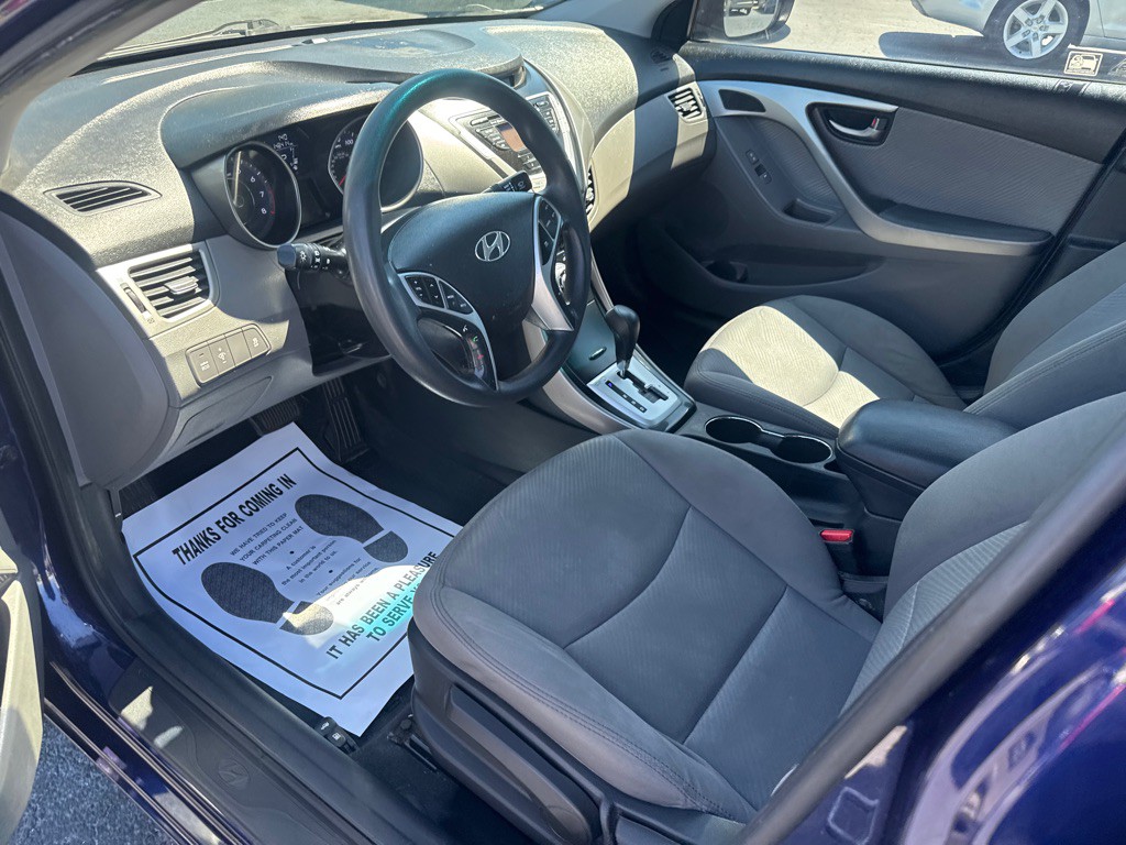 2012 Hyundai Elantra Image 10