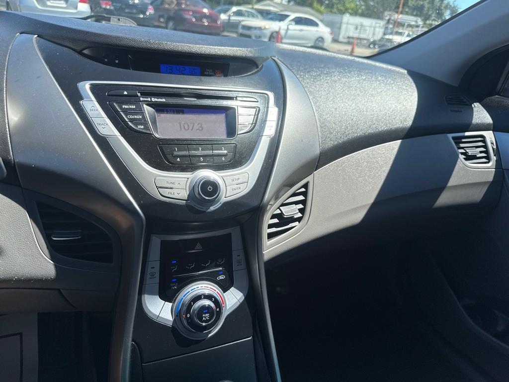 2012 Hyundai Elantra Image 12