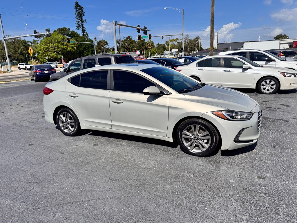 2018 Hyundai Elantra Image 1