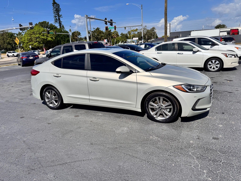 2018 Hyundai Elantra Image 2