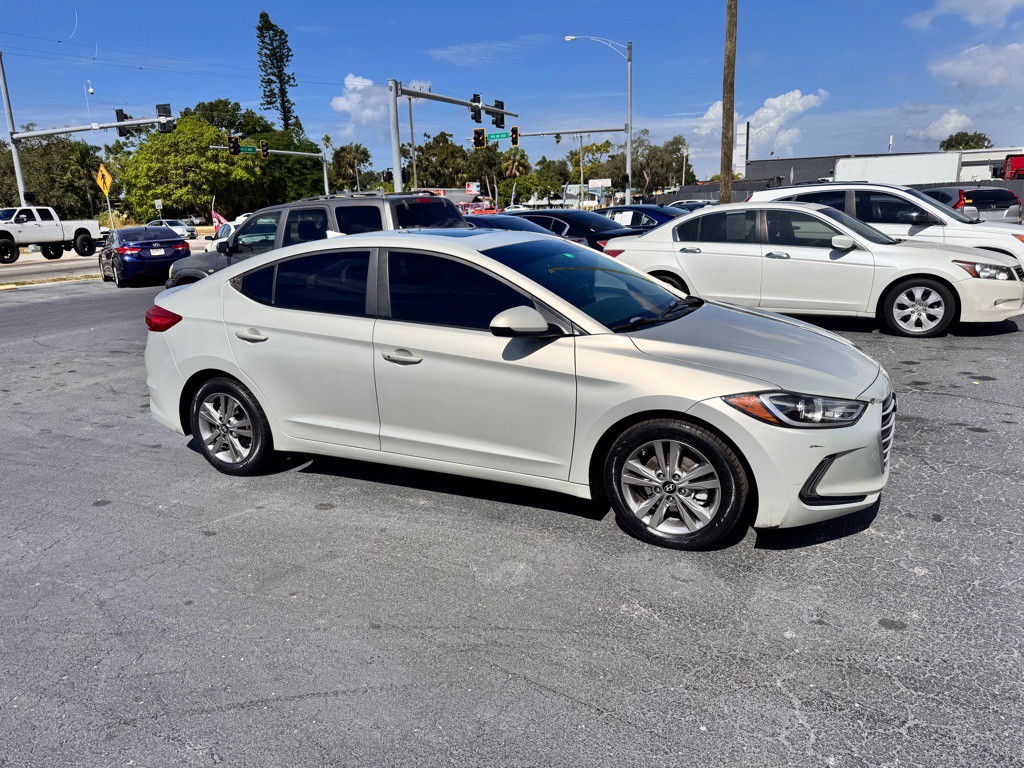 2018 Hyundai Elantra Image 3