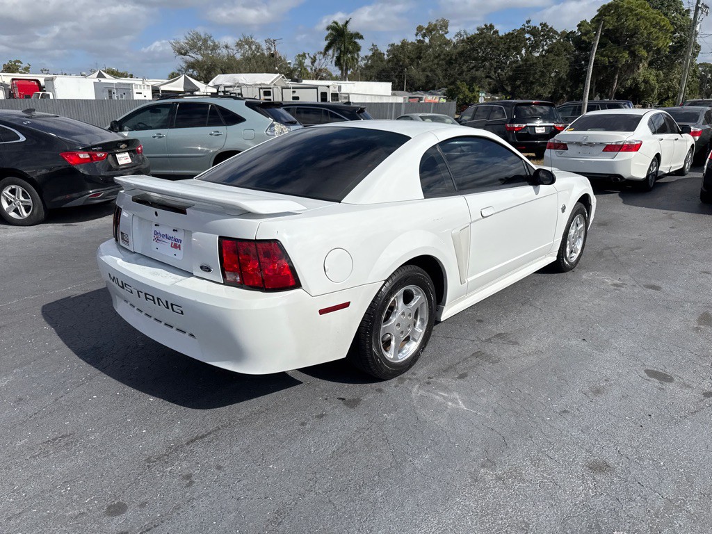 2004 Ford Mustang Image 8