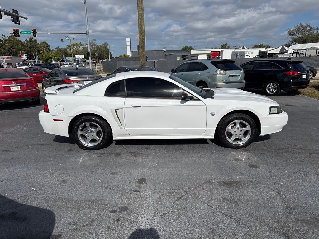 2004 Ford Mustang Image 9