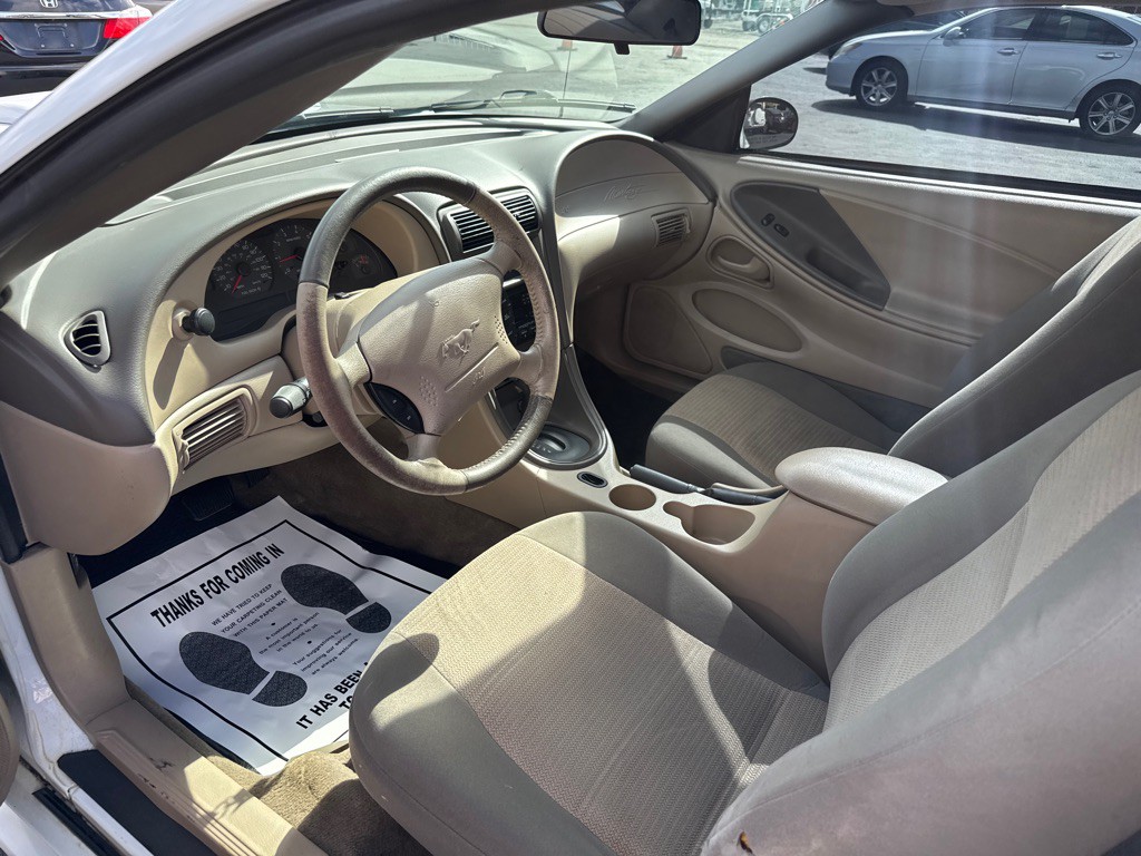 2004 Ford Mustang Image 11