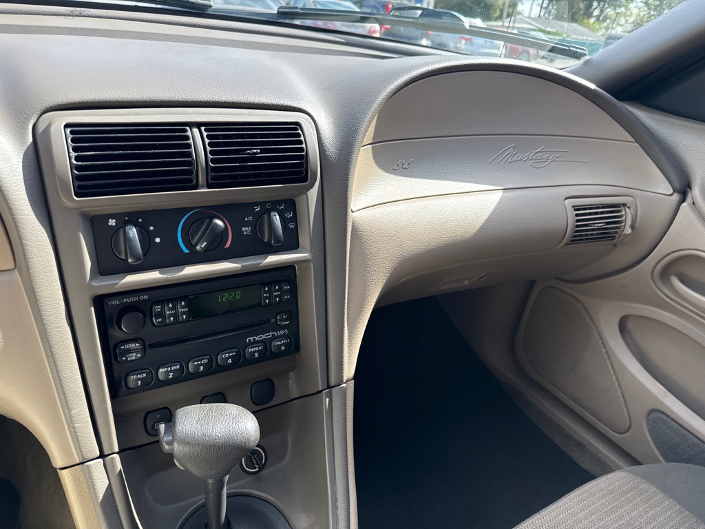 2004 Ford Mustang Image 14