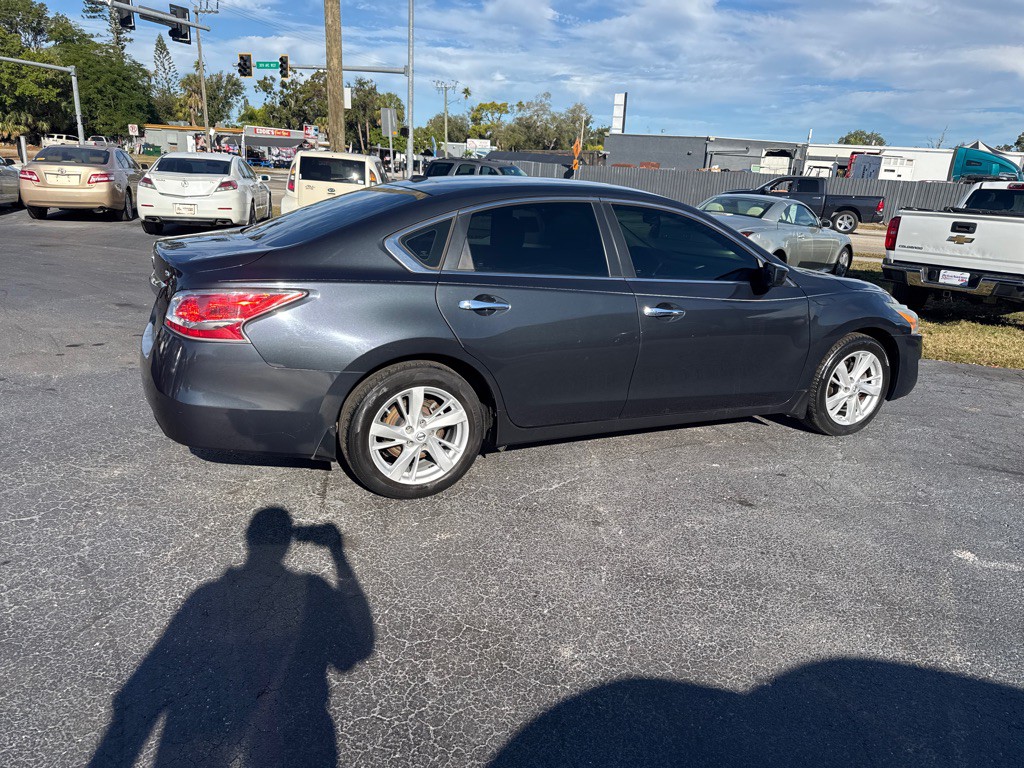 2014 Nissan Altima Image 9
