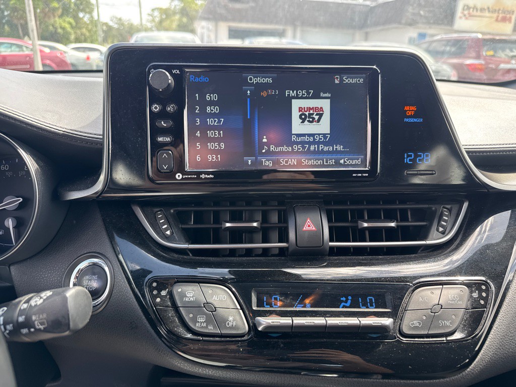 2018 Toyota C-HR Image 15