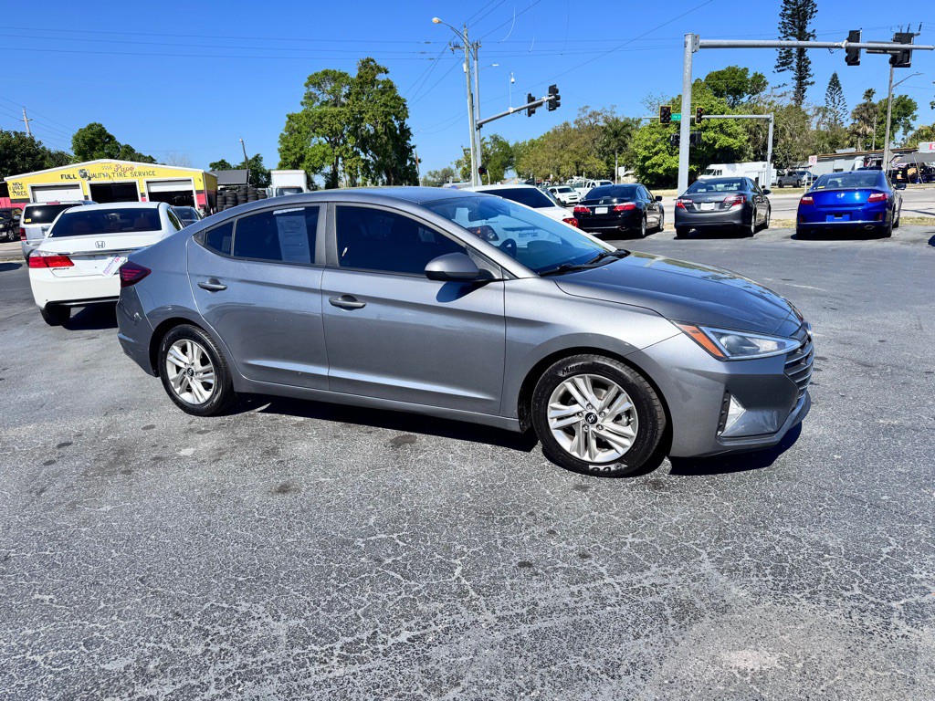 2019 Hyundai Elantra Image 1