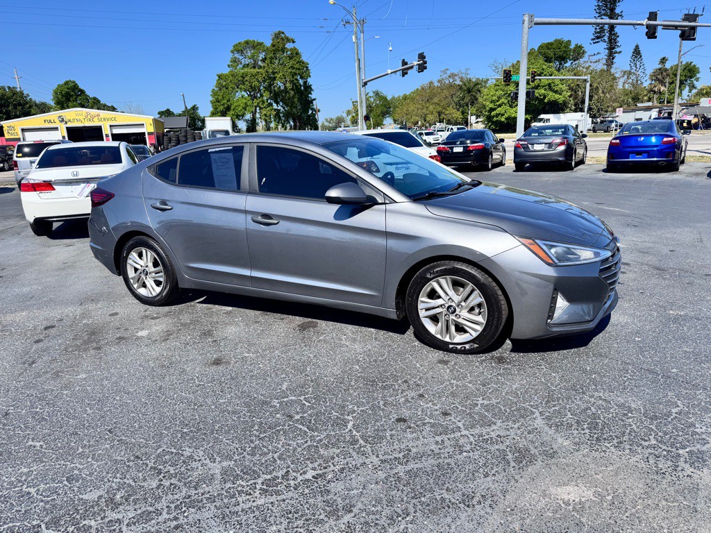 2019 Hyundai Elantra Image 2