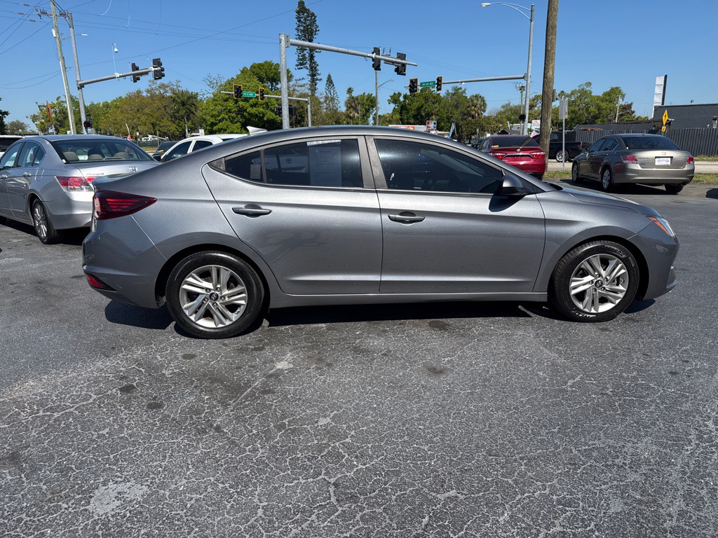 2019 Hyundai Elantra Image 9