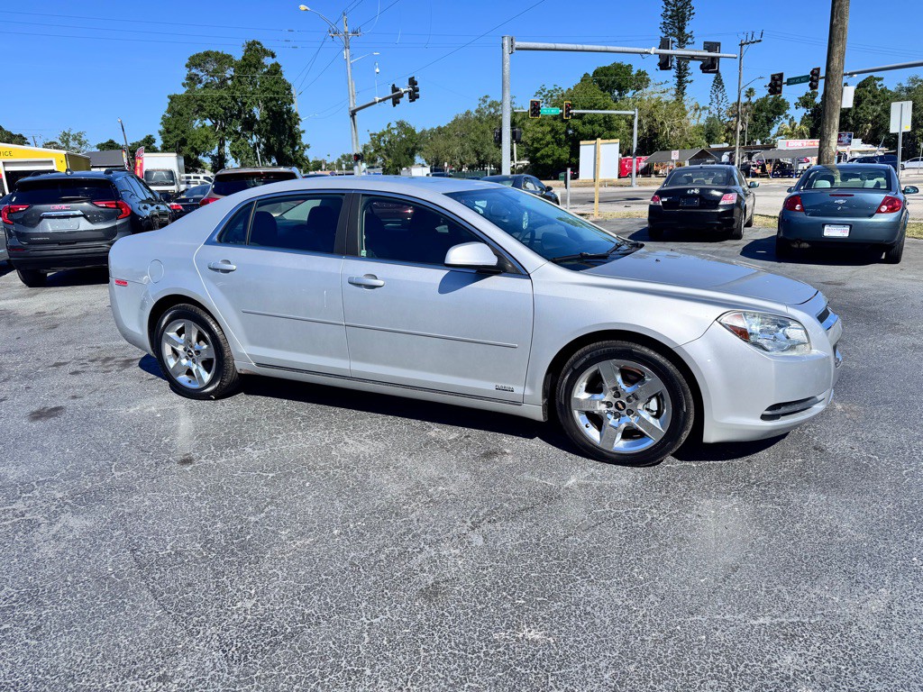 2011 Chevrolet Malibu Image 2