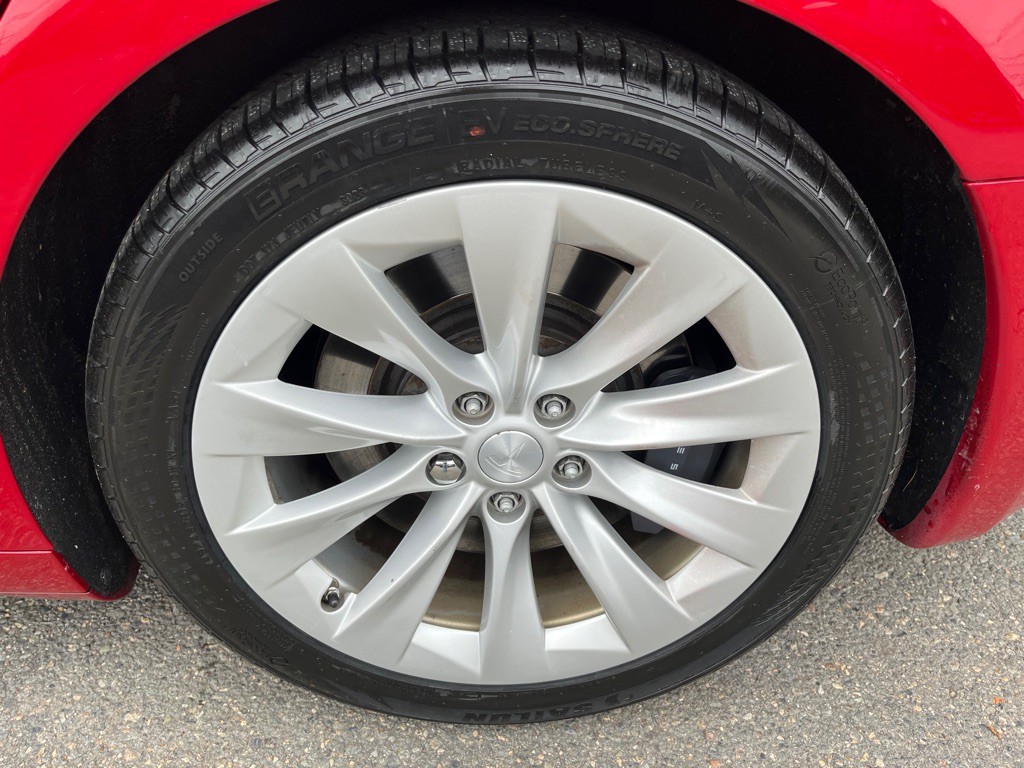 2016 Tesla Model S Image 7