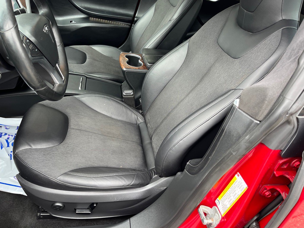 2016 Tesla Model S Image 11