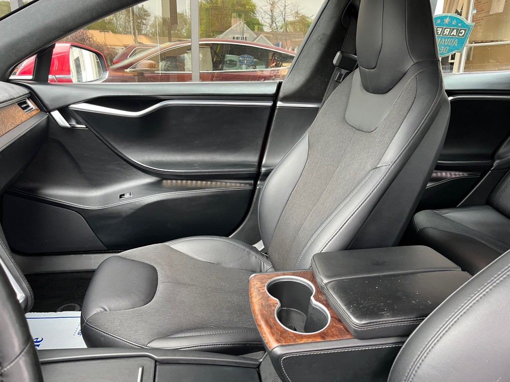 2016 Tesla Model S Image 12