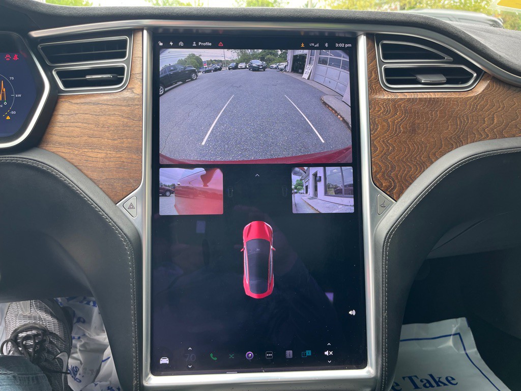2016 Tesla Model S Image 15