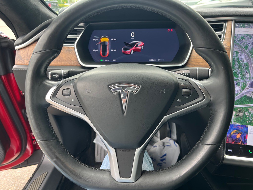 2016 Tesla Model S Image 16