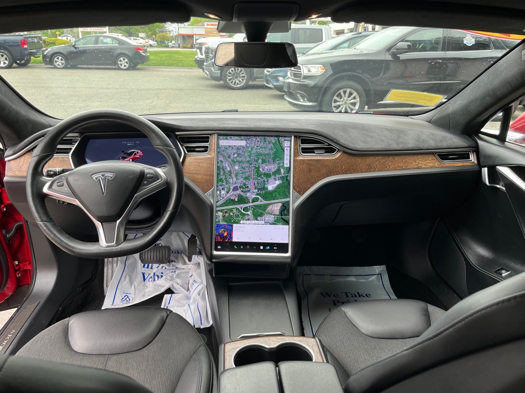 2016 Tesla Model S Image 18