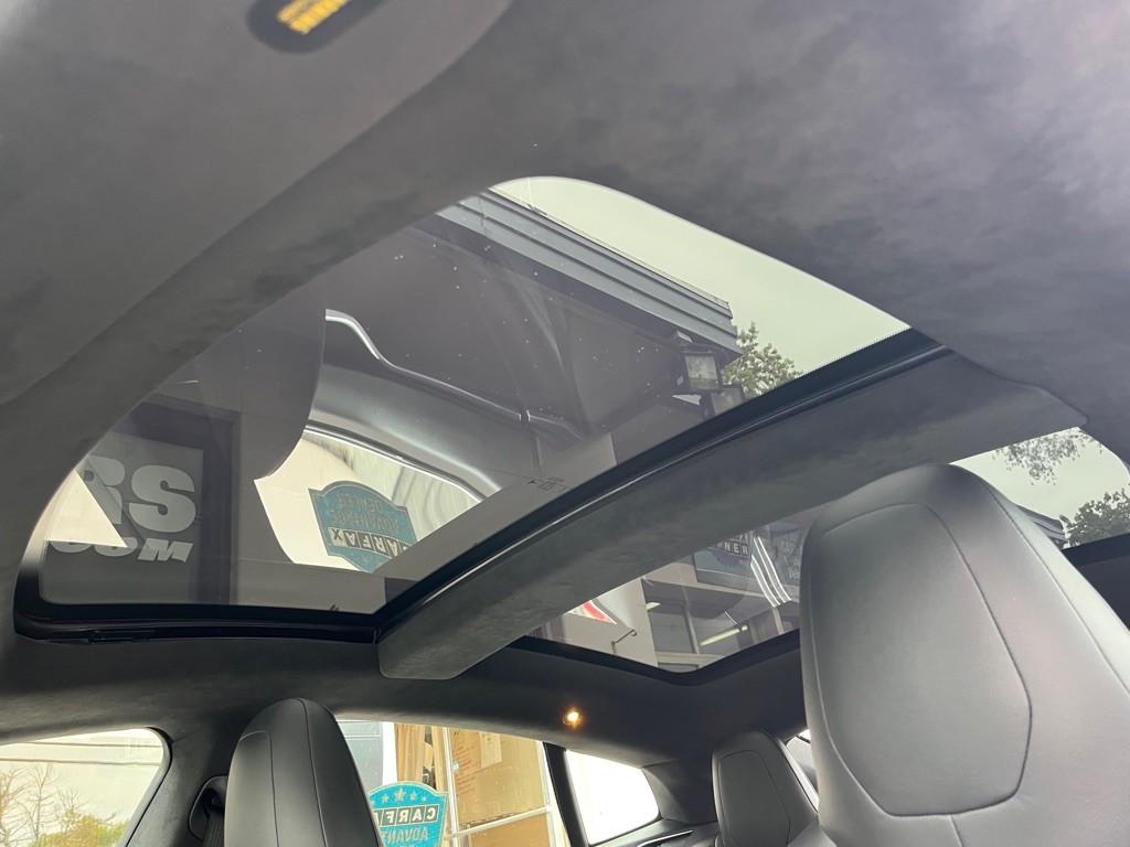 2016 Tesla Model S Image 19
