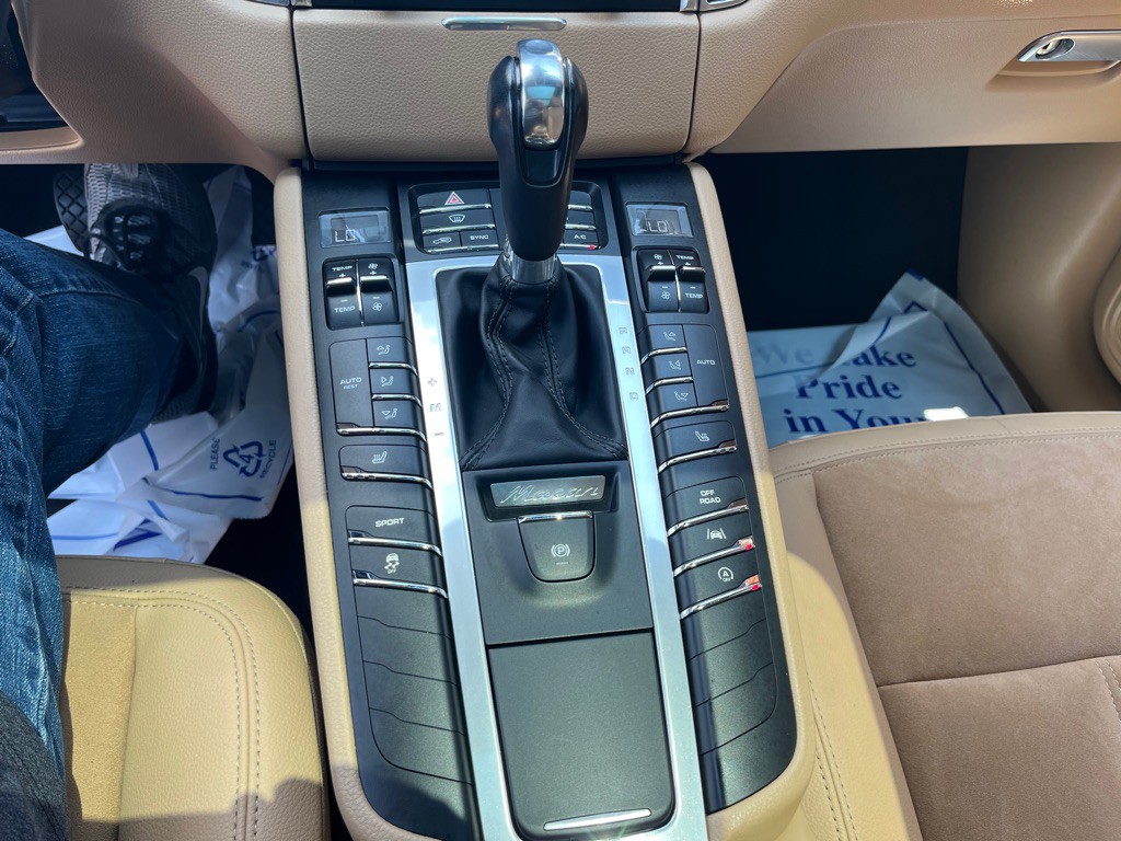 2018 Porsche Macan Image 9
