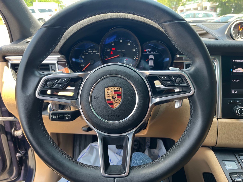 2018 Porsche Macan Image 12