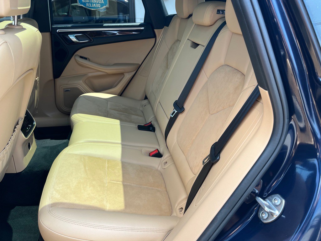 2018 Porsche Macan Image 16