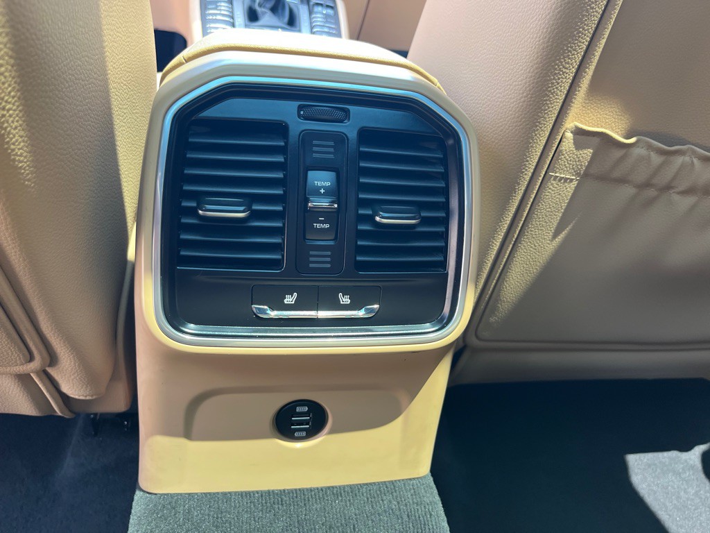 2018 Porsche Macan Image 17