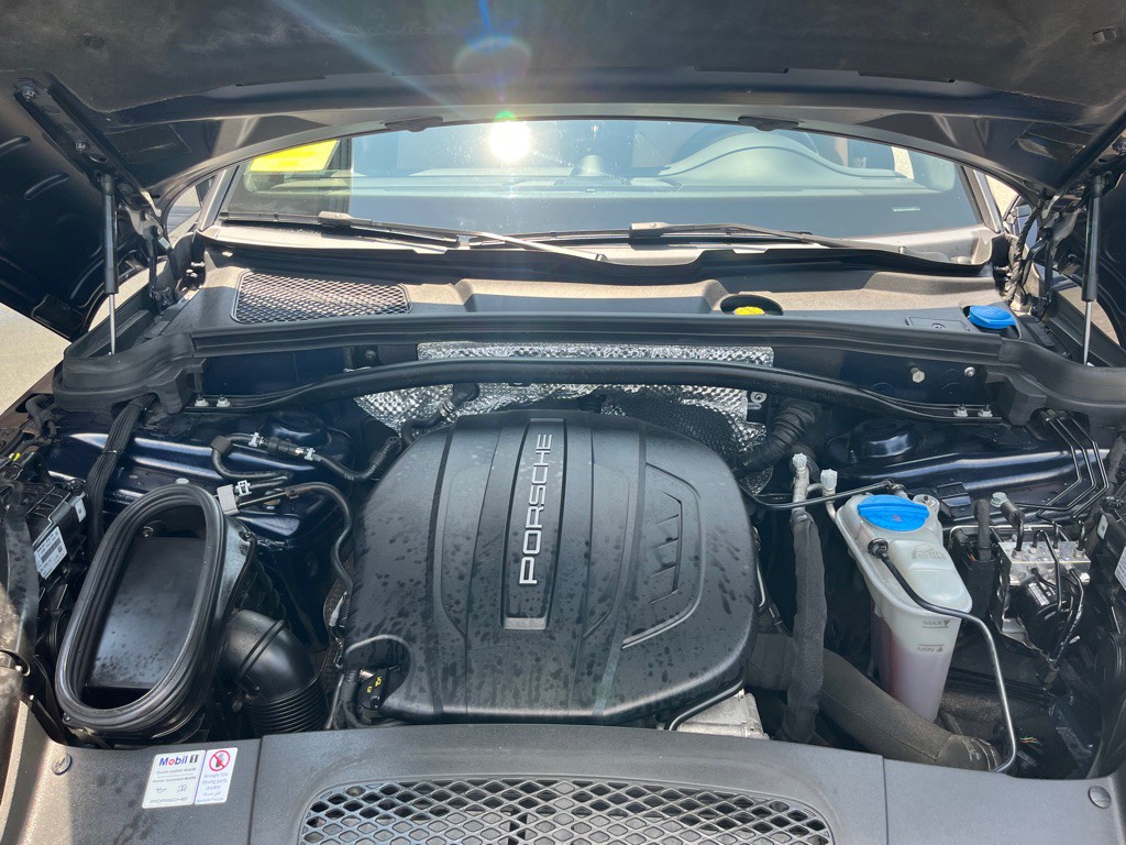 2018 Porsche Macan Image 20