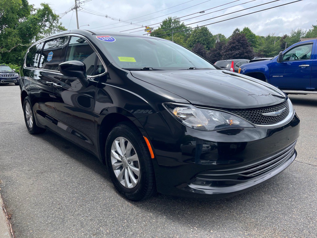 2017 Chrysler Pacifica Image 4