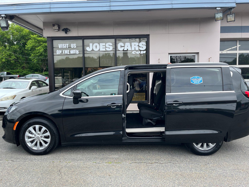 2017 Chrysler Pacifica Image 6