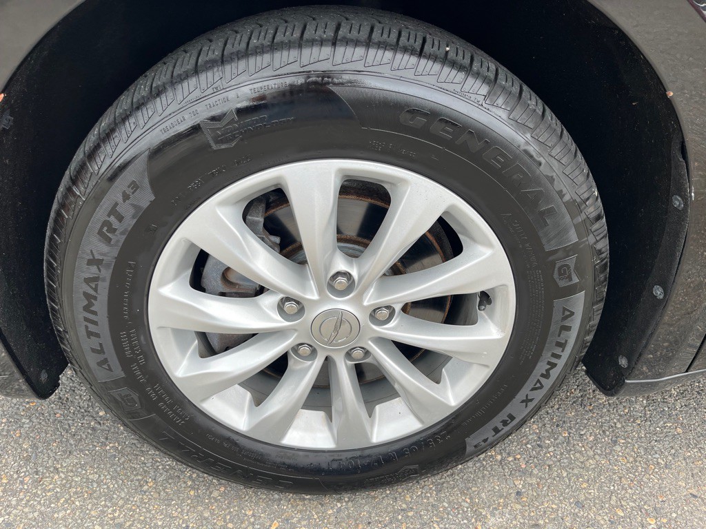 2017 Chrysler Pacifica Image 7