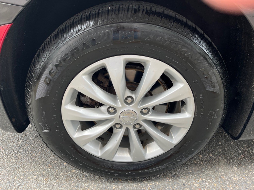 2017 Chrysler Pacifica Image 9