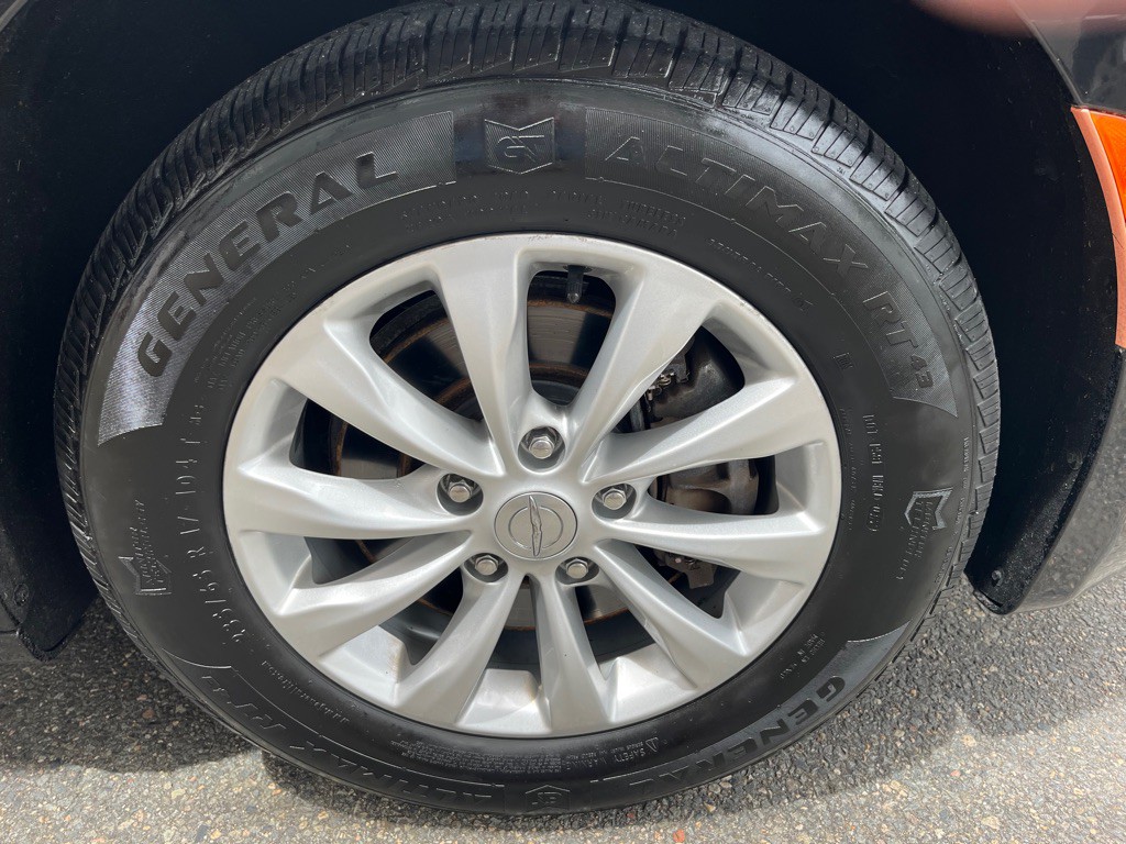 2017 Chrysler Pacifica Image 10