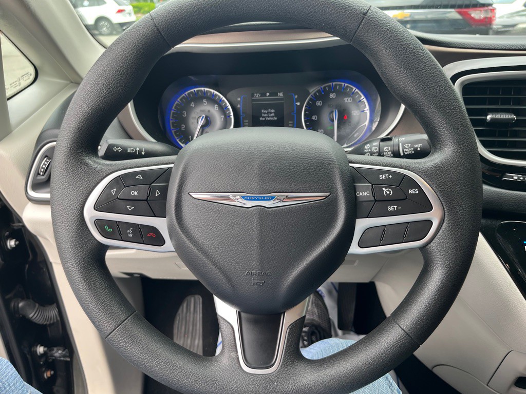 2017 Chrysler Pacifica Image 17