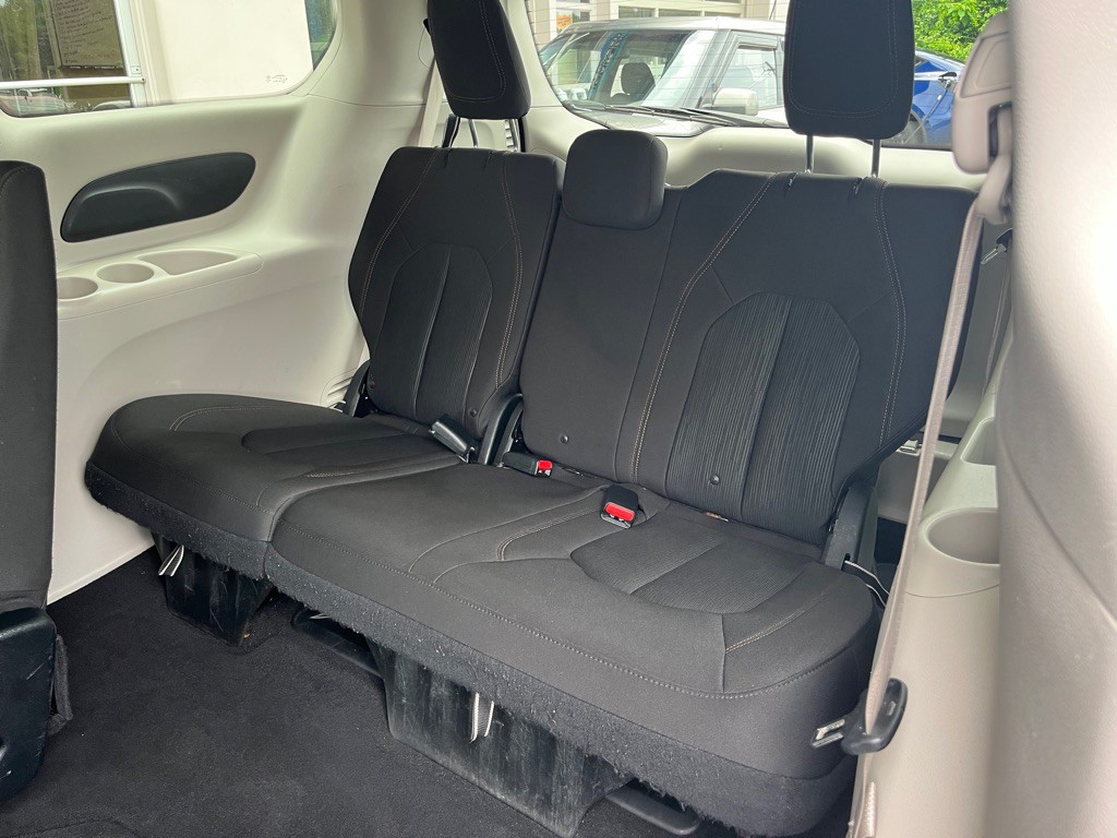 2017 Chrysler Pacifica Image 21