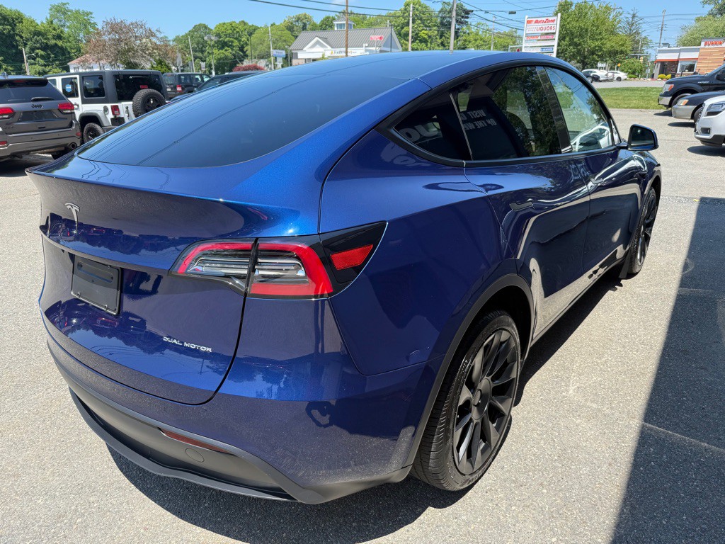 2023 Tesla Model Y Image 3