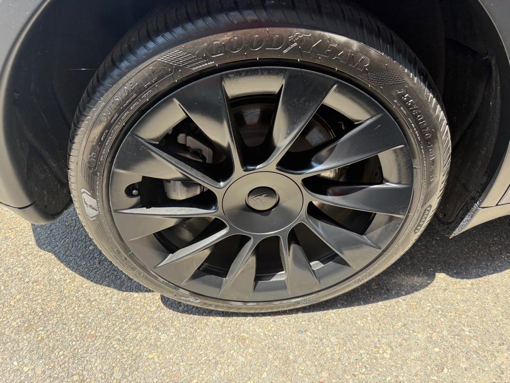 2023 Tesla Model Y Image 8