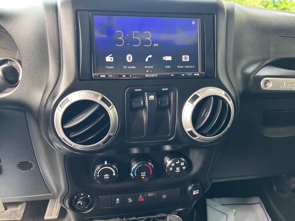 2017 Jeep Wrangler Image 16