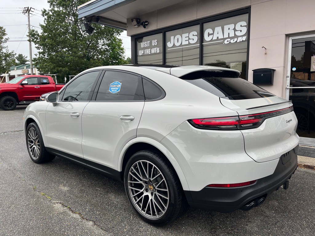 2023 Porsche Cayenne Image 2