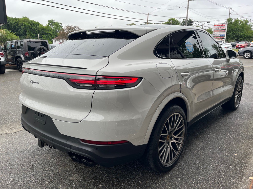 2023 Porsche Cayenne Image 3