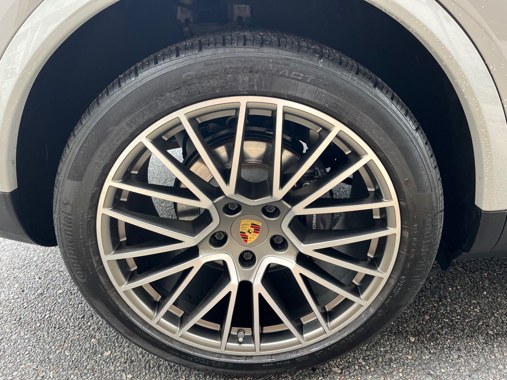 2023 Porsche Cayenne Image 8
