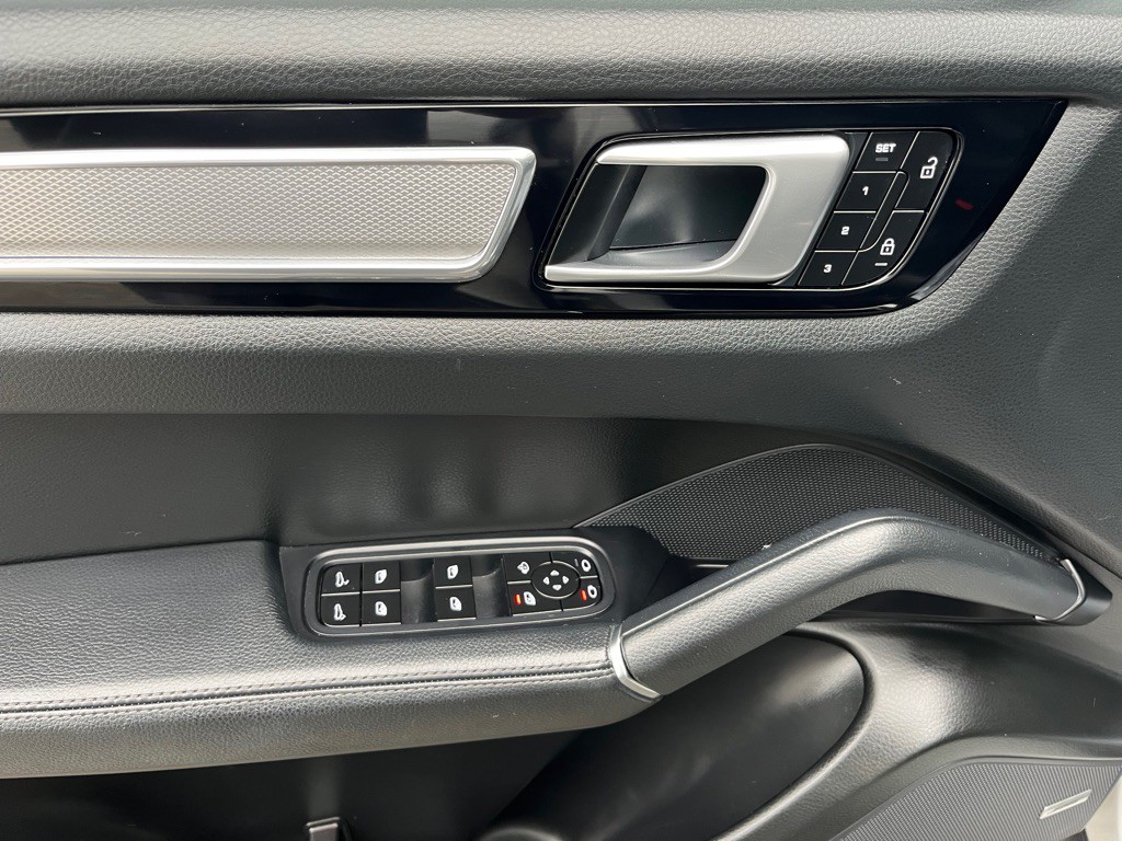 2023 Porsche Cayenne Image 10