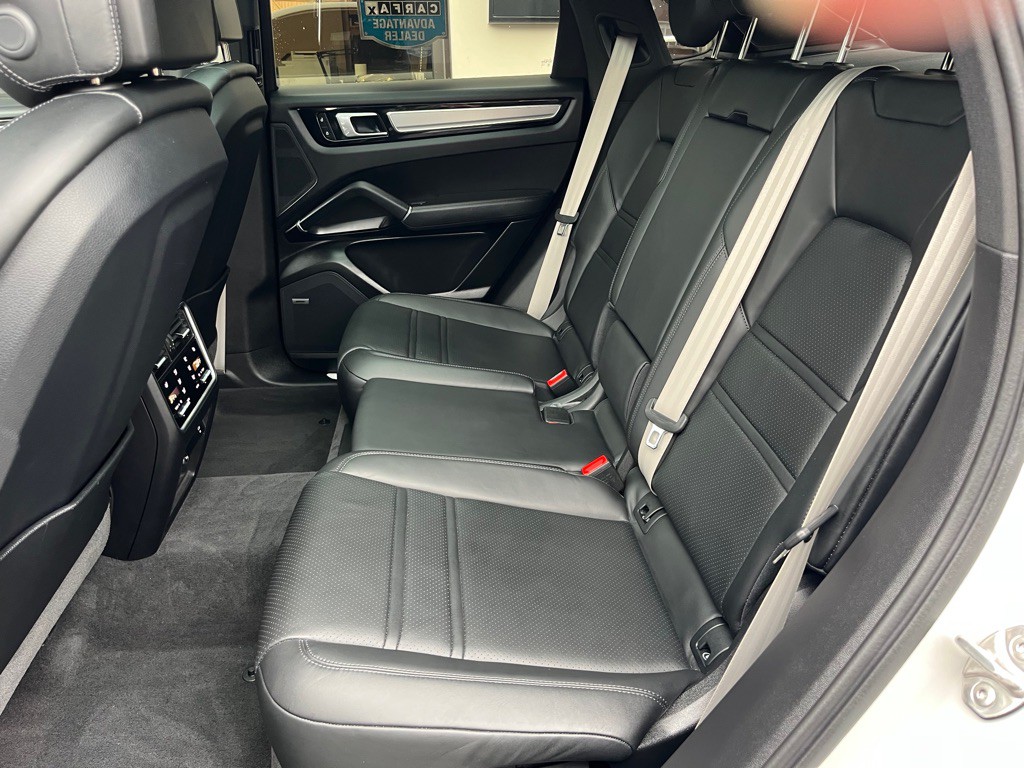 2023 Porsche Cayenne Image 22